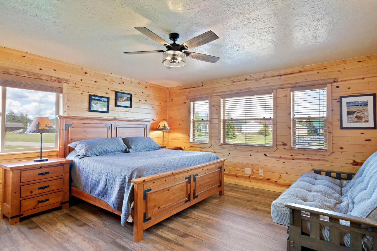 Henrys Hawk By Kabino Henrys Lake Hot Tub Firepit Pool Table Mtn & Water Views Wifi Satellite Fishing Trails Island Park Bagian luar foto