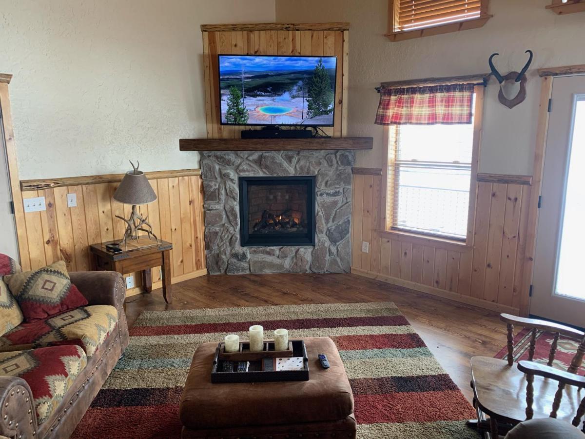 Henrys Hawk By Kabino Henrys Lake Hot Tub Firepit Pool Table Mtn & Water Views Wifi Satellite Fishing Trails Island Park Bagian luar foto