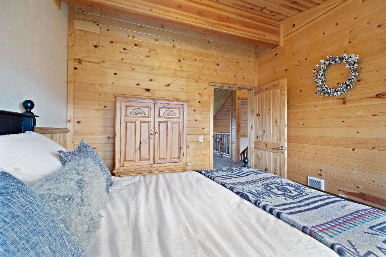 Henrys Hawk By Kabino Henrys Lake Hot Tub Firepit Pool Table Mtn & Water Views Wifi Satellite Fishing Trails Island Park Bagian luar foto
