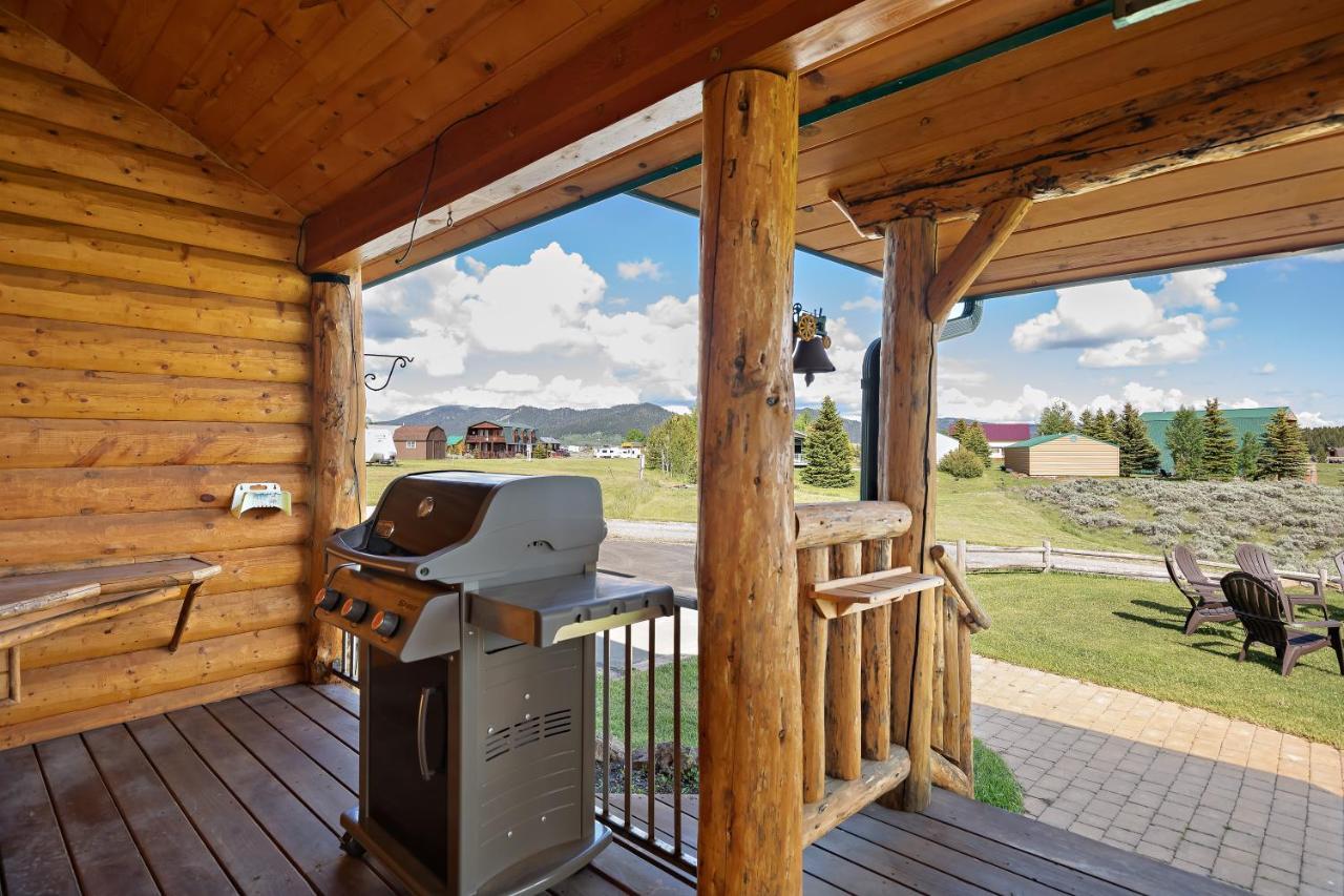 Henrys Hawk By Kabino Henrys Lake Hot Tub Firepit Pool Table Mtn & Water Views Wifi Satellite Fishing Trails Island Park Bagian luar foto