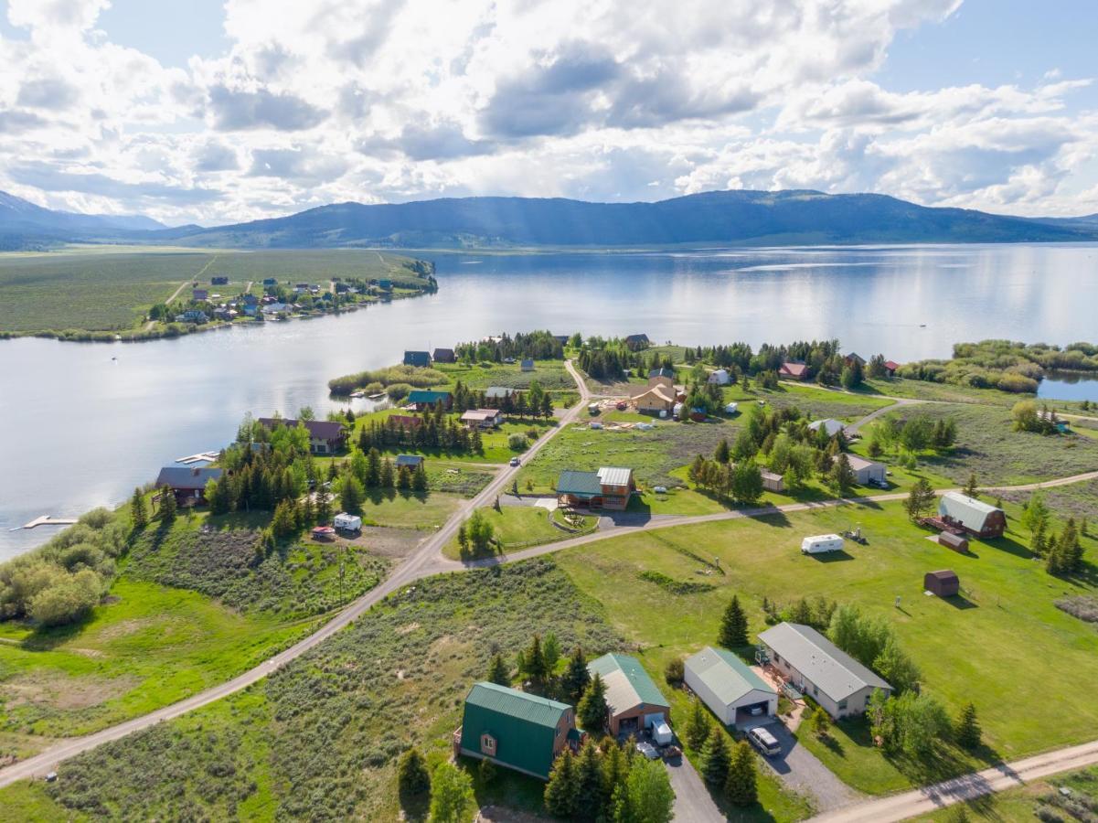 Henrys Hawk By Kabino Henrys Lake Hot Tub Firepit Pool Table Mtn & Water Views Wifi Satellite Fishing Trails Island Park Bagian luar foto