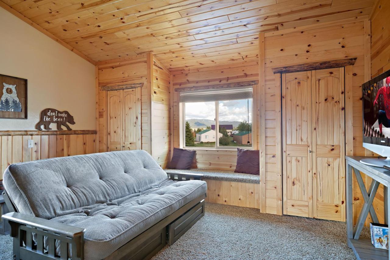 Henrys Hawk By Kabino Henrys Lake Hot Tub Firepit Pool Table Mtn & Water Views Wifi Satellite Fishing Trails Island Park Bagian luar foto