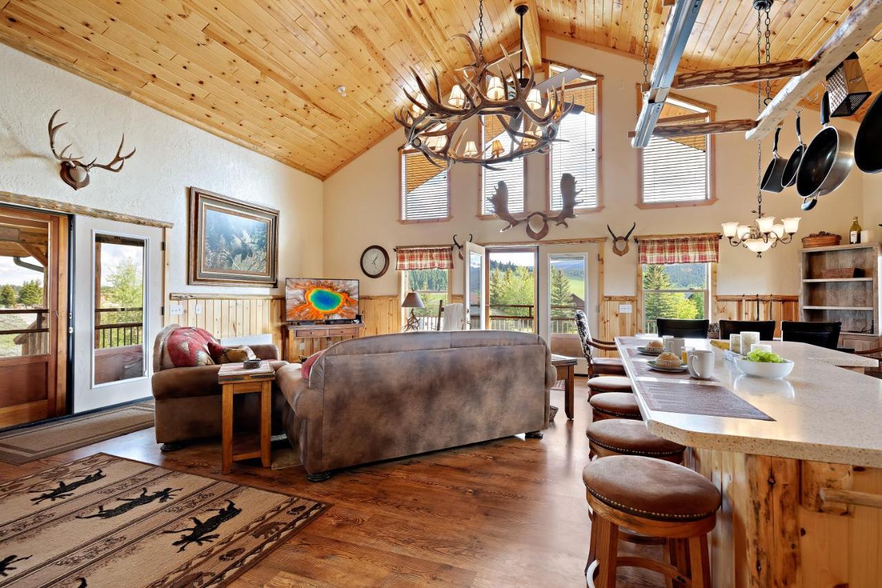 Henrys Hawk By Kabino Henrys Lake Hot Tub Firepit Pool Table Mtn & Water Views Wifi Satellite Fishing Trails Island Park Bagian luar foto
