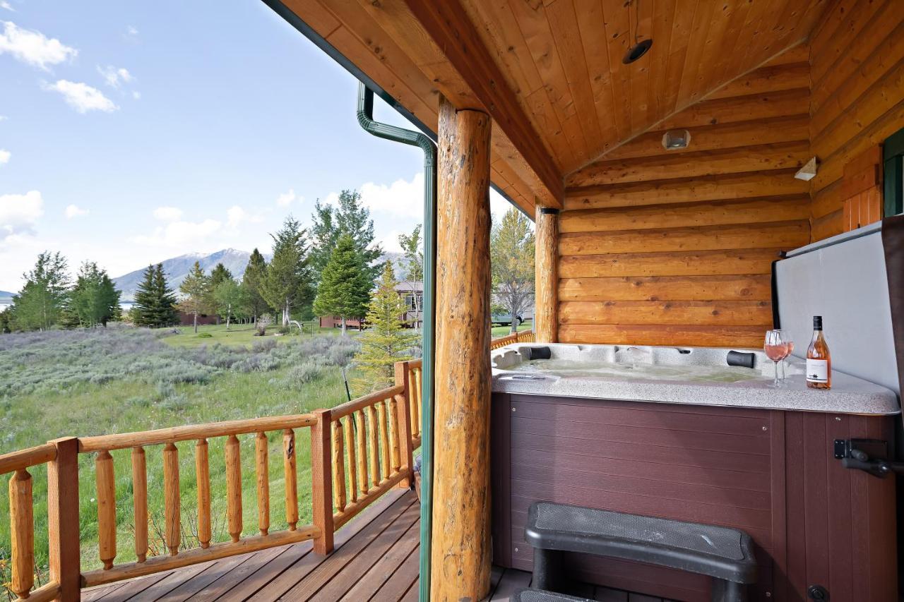 Henrys Hawk By Kabino Henrys Lake Hot Tub Firepit Pool Table Mtn & Water Views Wifi Satellite Fishing Trails Island Park Bagian luar foto